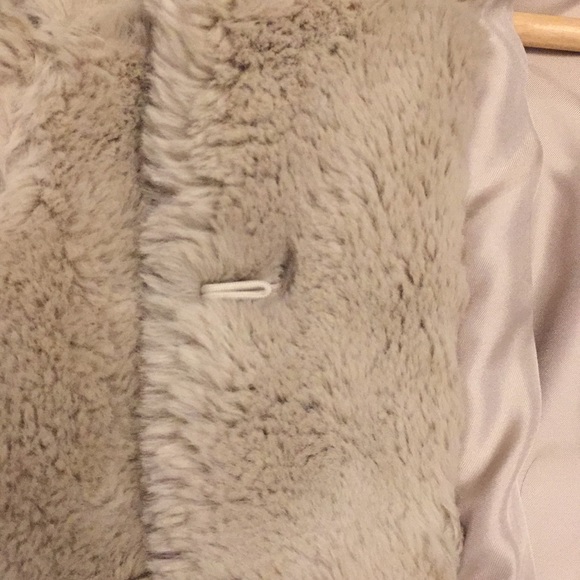 A  Mango NWNT faux fur   beige coat - Picture 4 of 6